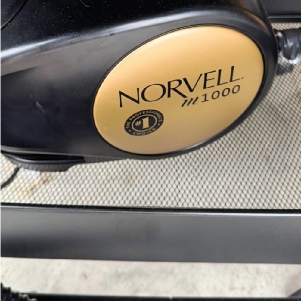 Norvell M1000 Black and Gold Spray Tan Machine
